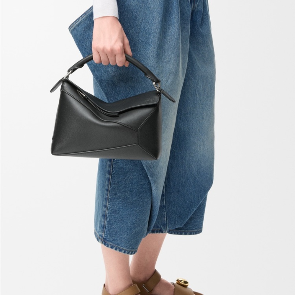 Loewe Puzzle Bag in Black Leather - Picture 3 of 11